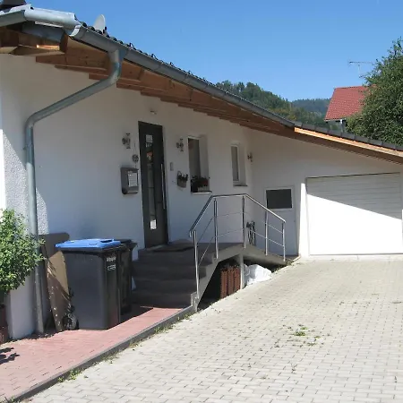 아파트 Gemuetliche Souterrain-einliegerwohnung In Zentraler Lage Mit Vielen Extras *