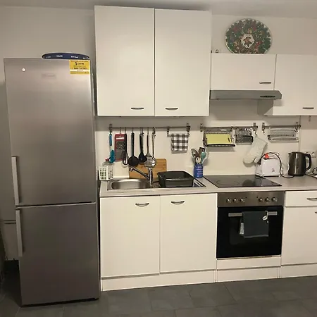 Gemuetliche Souterrain-einliegerwohnung In Zentraler Lage Mit Vielen Extras 키퍼스펠든
