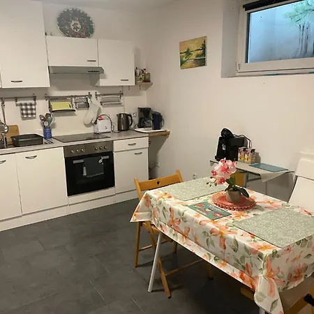 Gemuetliche Souterrain-einliegerwohnung In Zentraler Lage Mit Vielen Extras 아파트 키퍼스펠든