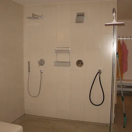 Gemuetliche Souterrain-einliegerwohnung In Zentraler Lage Mit Vielen Extras 아파트 *