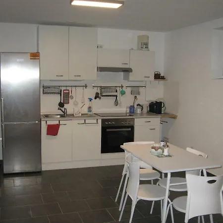 Gemuetliche Souterrain-einliegerwohnung In Zentraler Lage Mit Vielen Extras
