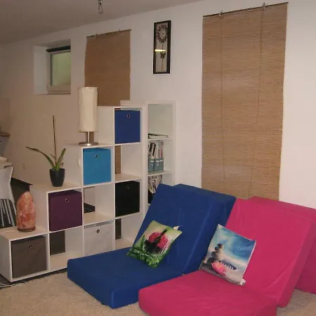 Gemuetliche Souterrain-einliegerwohnung In Zentraler Lage Mit Vielen Extras