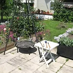 Gemuetliche Souterrain-einliegerwohnung In Zentraler Lage Mit Vielen Extras Apartamento *