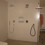 Gemuetliche Souterrain-einliegerwohnung In Zentraler Lage Mit Vielen Extras Appartement *