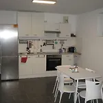 Gemuetliche Souterrain-einliegerwohnung In Zentraler Lage Mit Vielen Extras