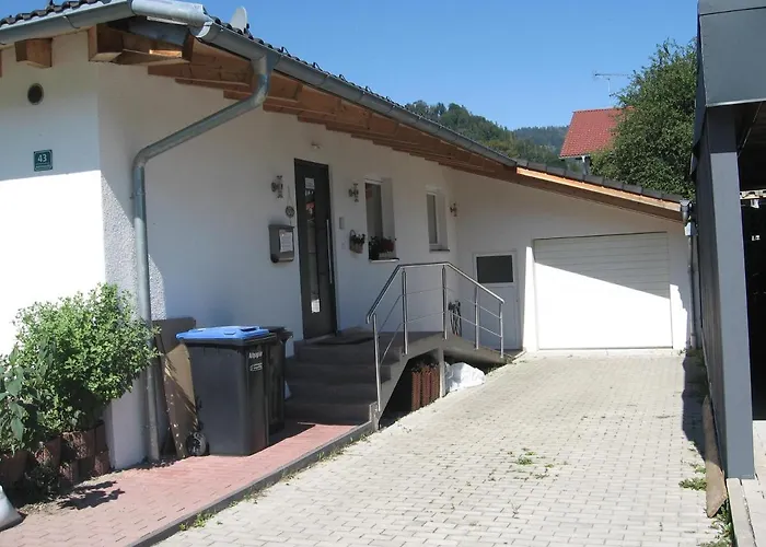 Apartment Gemuetliche Souterrain-einliegerwohnung In Zentraler Lage Mit Vielen Extras *