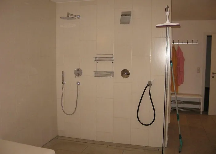 Gemuetliche Souterrain-einliegerwohnung In Zentraler Lage Mit Vielen Extras Apartment *