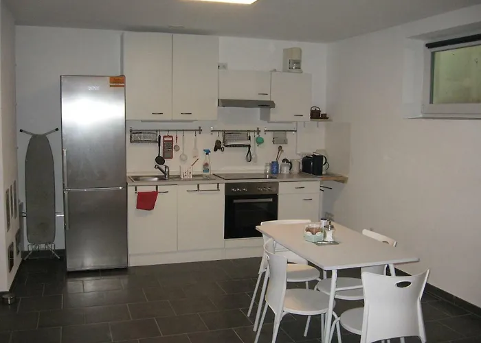 Gemuetliche Souterrain-einliegerwohnung In Zentraler Lage Mit Vielen Extras